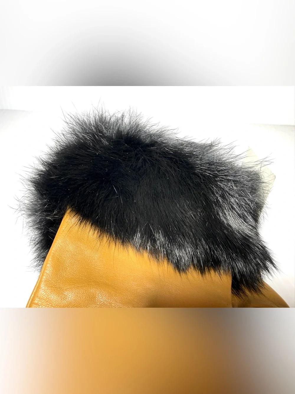 Source Unknown Tan Leather Gloves with Black Fur Cuff
